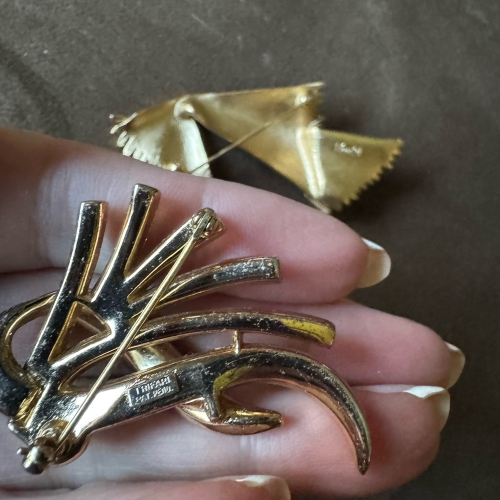 Gold Tone Vintage Brooch Bundle Set Two Stamped - Picture 4 of 9